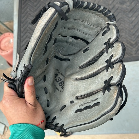 Wilson Used Baseball Gloves - Picture 5 of 5